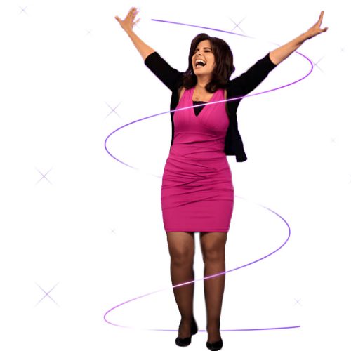 Jackie Torres contenta levanta los brazos